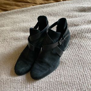 Isola ankle booties leather suede